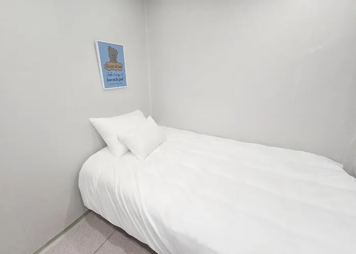 Hotel a capsule Seoul Stay *